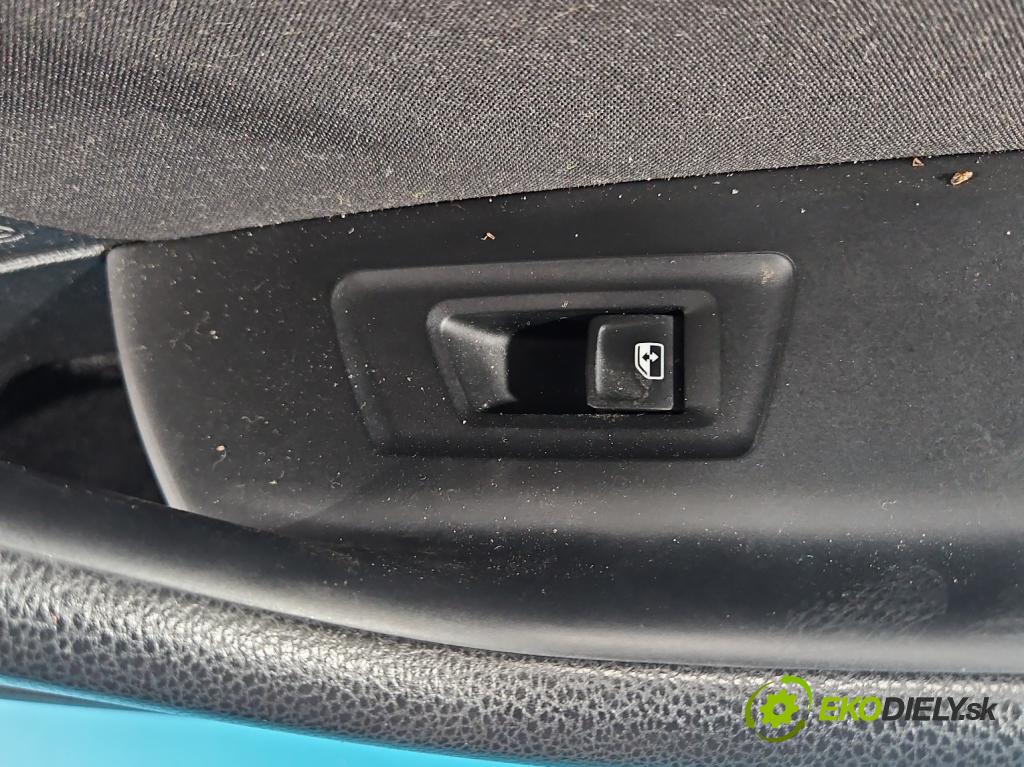 Vw Passat B8 2014 - 1.4 tsi 125 HP manual 92 kW 1395 cm3 4- Čalounictví: dvere predné pravé 3G1867410