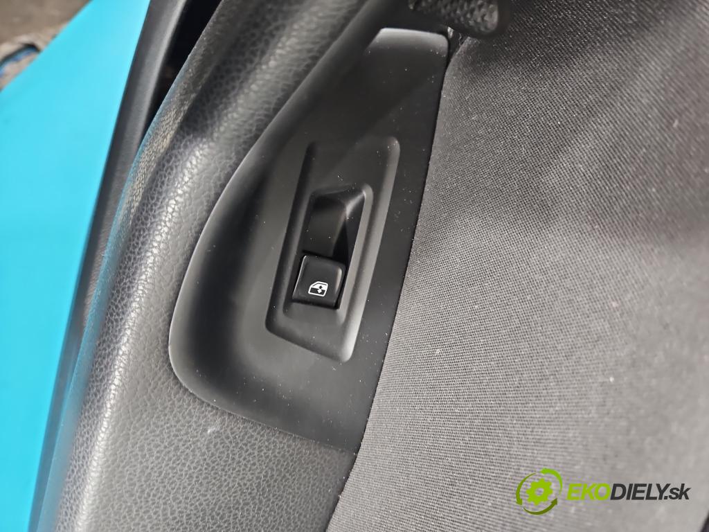 Vw Passat B8 2014 - 1.4 tsi 125 HP manual 92 kW 1395 cm3 4- Čalounictví: dvere zadné pravé