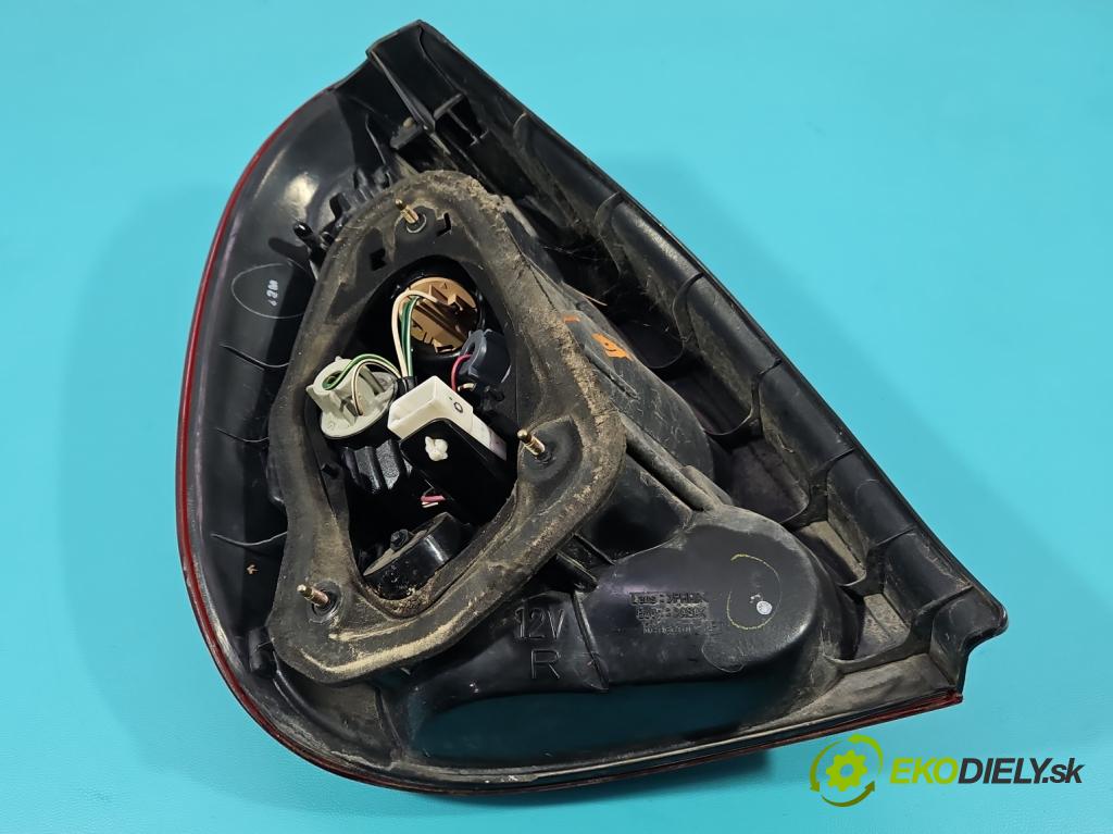 Toyota Corolla E11 1997-2002 1.4 vvti 97KM manual 71 kW 1398 cm3 3- svetlo / reflektor zadné pravé  (Kľučka dverí ostatné)