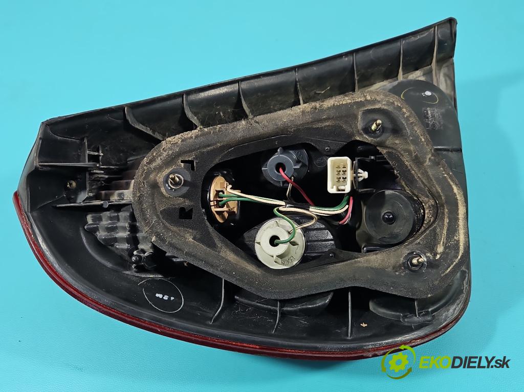 Toyota Corolla E11 1997-2002 1.4 vvti 97KM manual 71 kW 1398 cm3 3- svetlo / reflektor zadné pravé  (Kľučka dverí ostatné)