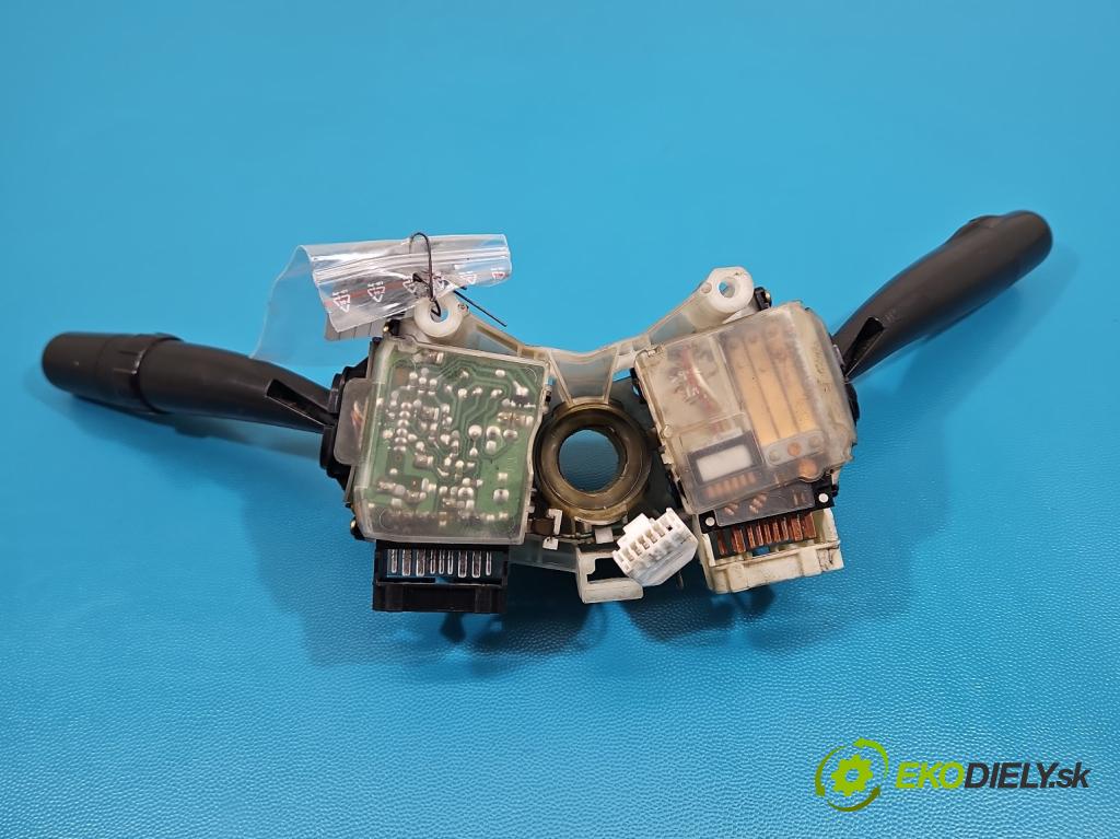 Toyota Corolla E11 1997-2002 1.4 vvti 97KM manual 71 kW 1398 cm3 3- prepínač komplex: 84310-1E680 (Prepínacie páčky pod volantom)