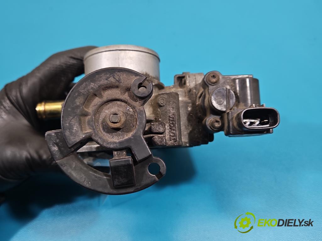 Toyota Corolla E11 1997-2002 1.4 vvti 97KM manual 71 kW 1398 cm3 3- klapka 22270-22050 (Škrtiaca klapka)