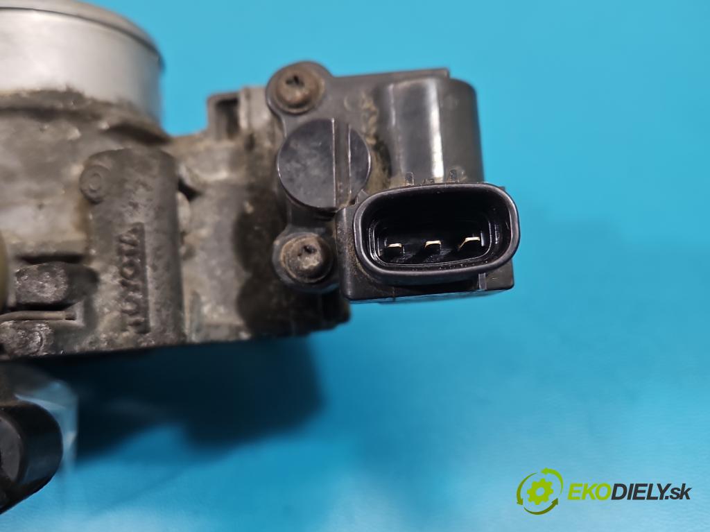 Toyota Corolla E11 1997-2002 1.4 vvti 97KM manual 71 kW 1398 cm3 3- klapka 22270-22050 (Škrtiaca klapka)