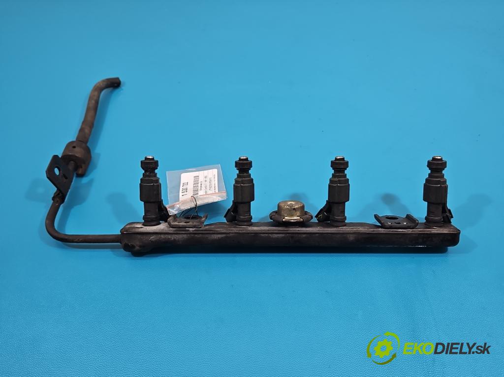 Toyota Corolla E11 1997-2002 1.4 vvti 97KM manual 71 kW 1398 cm3 3- vstrek 23250-0D030 (Vstrekovač paliva)