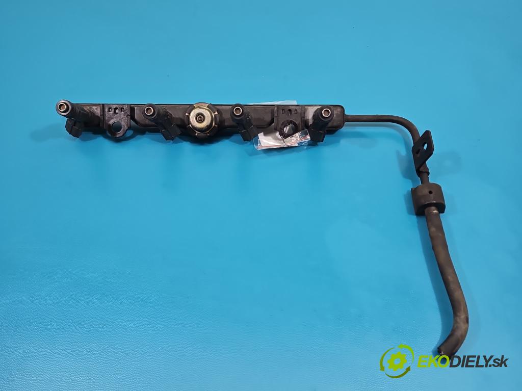 Toyota Corolla E11 1997-2002 1.4 vvti 97KM manual 71 kW 1398 cm3 3- vstrek 23250-0D030 (Vstrekovač paliva)