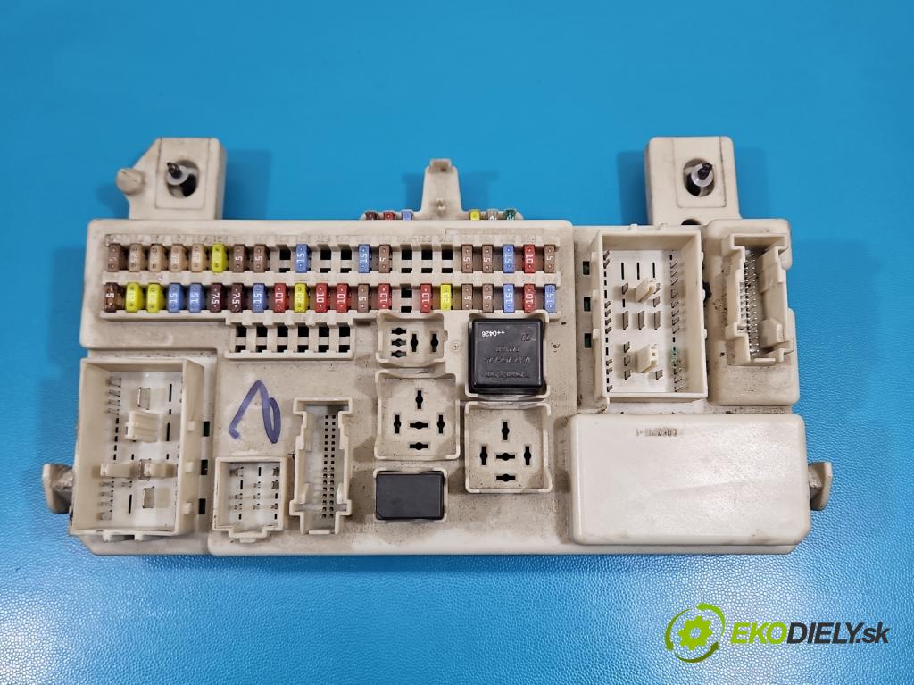 Volvo V50 2.0d 136hp manual 100 kW 1997 cm3 5- skříňka pojistková 8690719 (Pojistková skříňka)