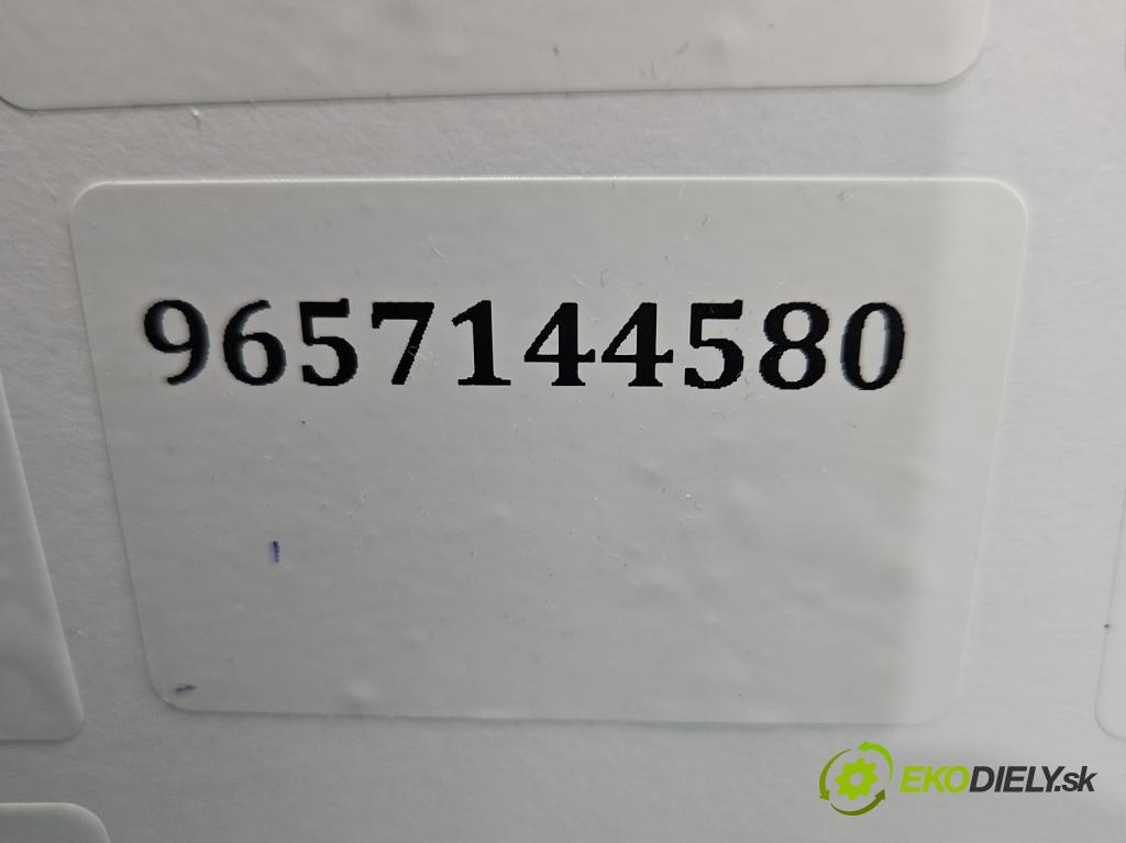 Volvo V50 2.0d 136 HP manual 100 kW 1997 cm3 5- vstrek 9657144580 (Vstrekovač paliva)