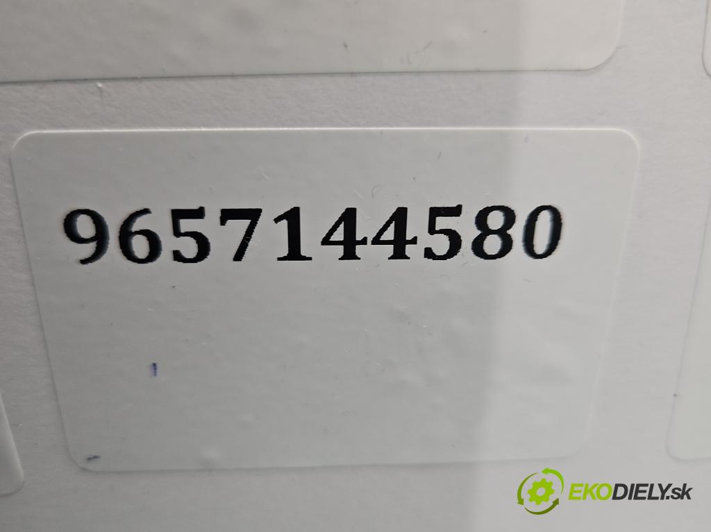 Volvo V50 2.0d 136 HP manual 100 kW 1997 cm3 5- vstrek 9657144580 (Vstrekovač paliva)