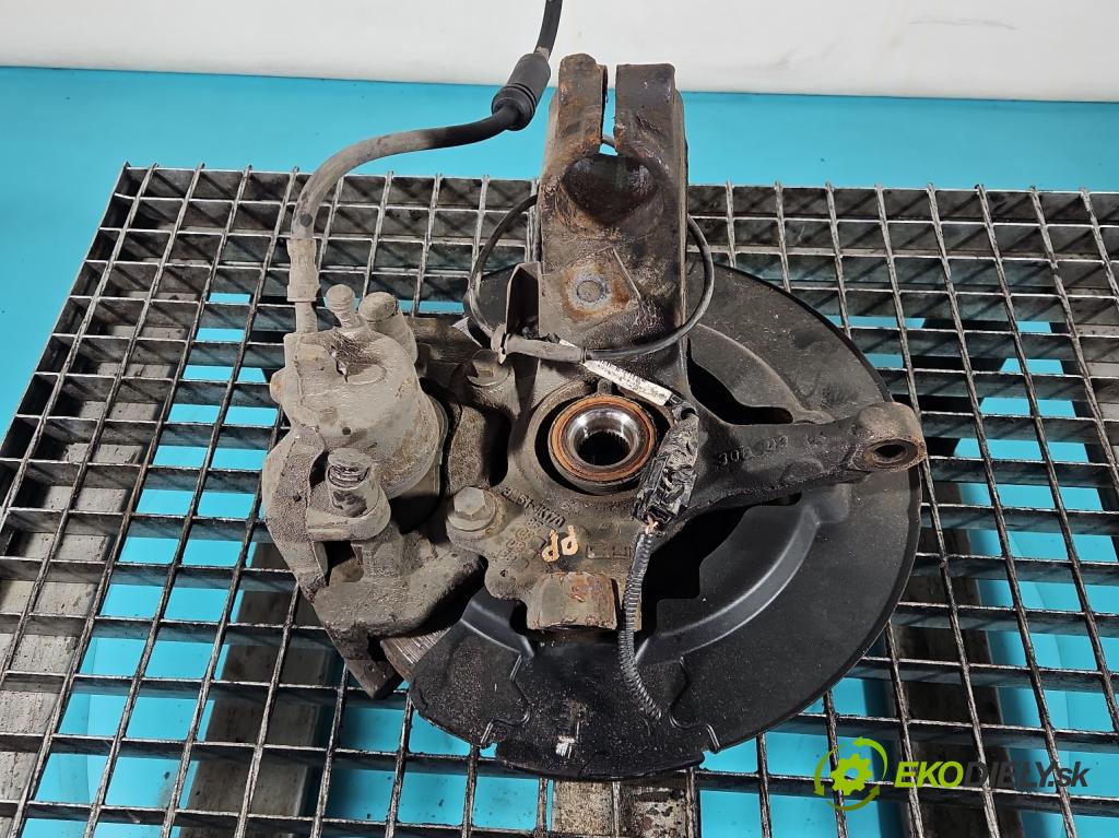 Volvo V50 2.0d 136hp manual 100 kW 1997 cm3 5- náboj pravé  (Náboj kola)