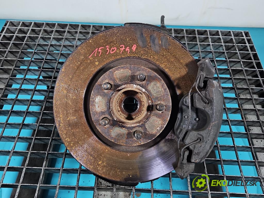 Volvo V50 2.0d 136hp manual 100 kW 1997 cm3 5- náboj pravé  (Náboj kola)