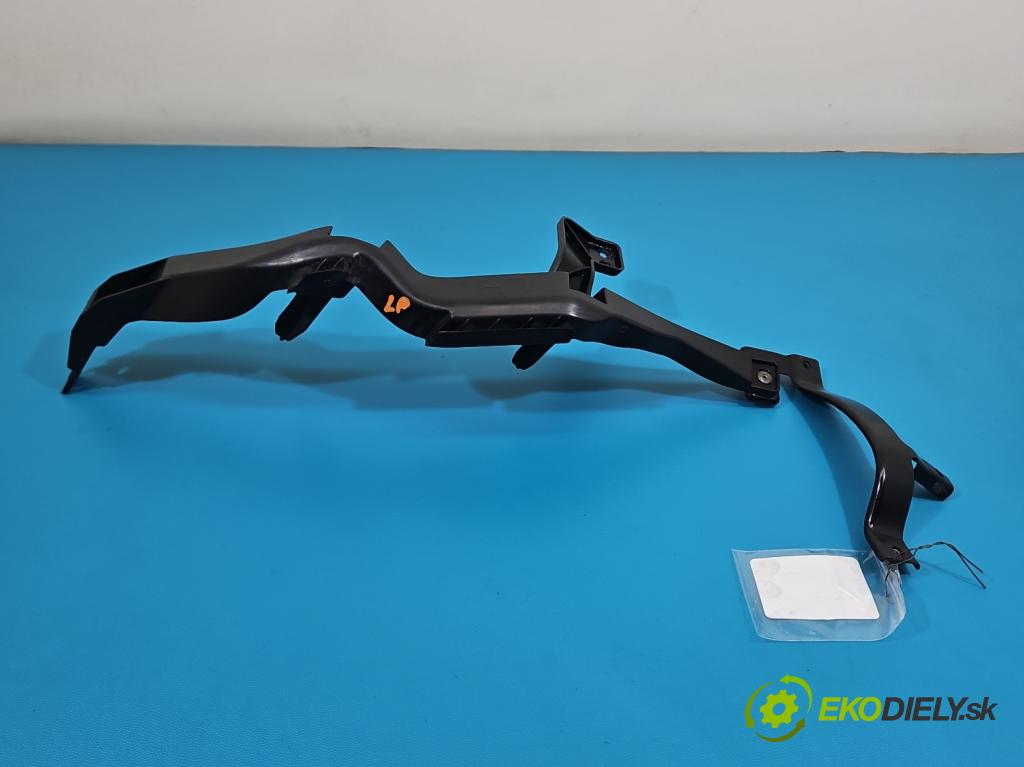 Opel Astra V 2015-2022 1.4 T 125 HP manual 92 kW 1399 cm3 5- lišta pod svetlami 13423699