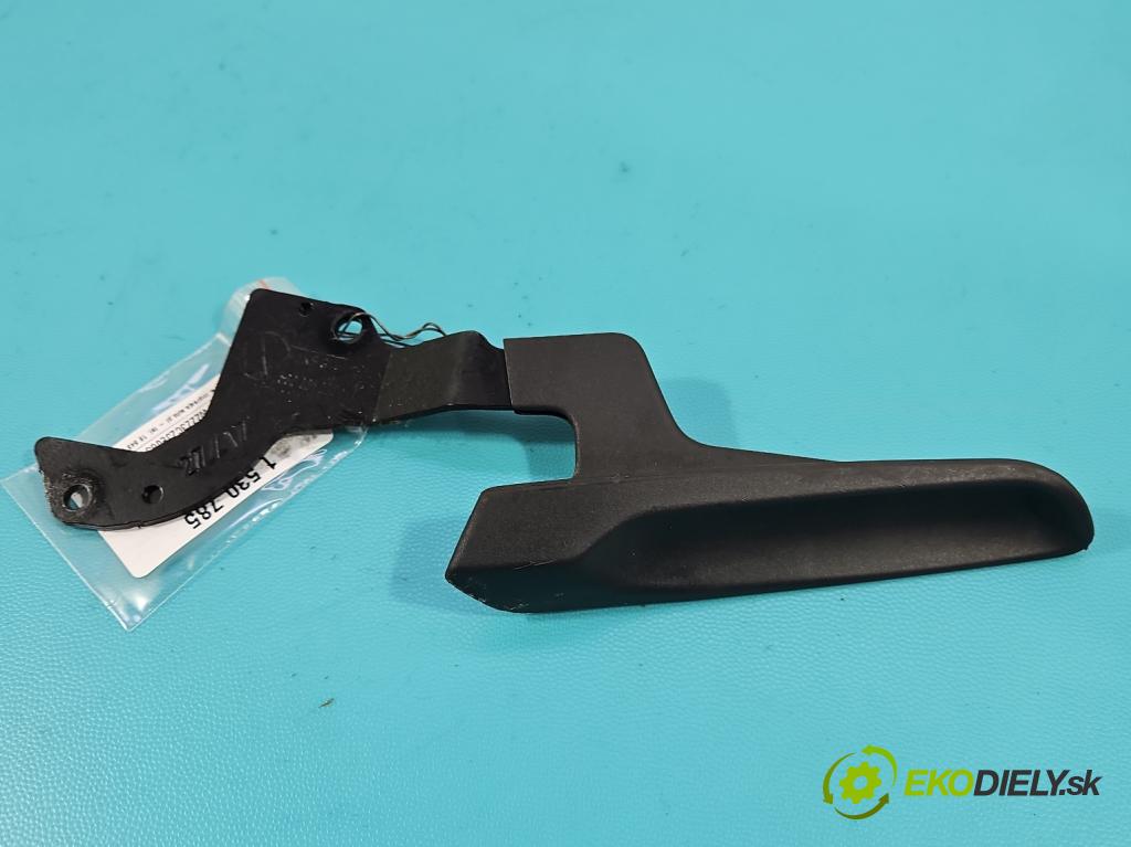 Vw Passat B8 2014 - 1.4 tsi 125 hp manual 92 kW 1395 cm3 4- Rukojeť: 5G0881091