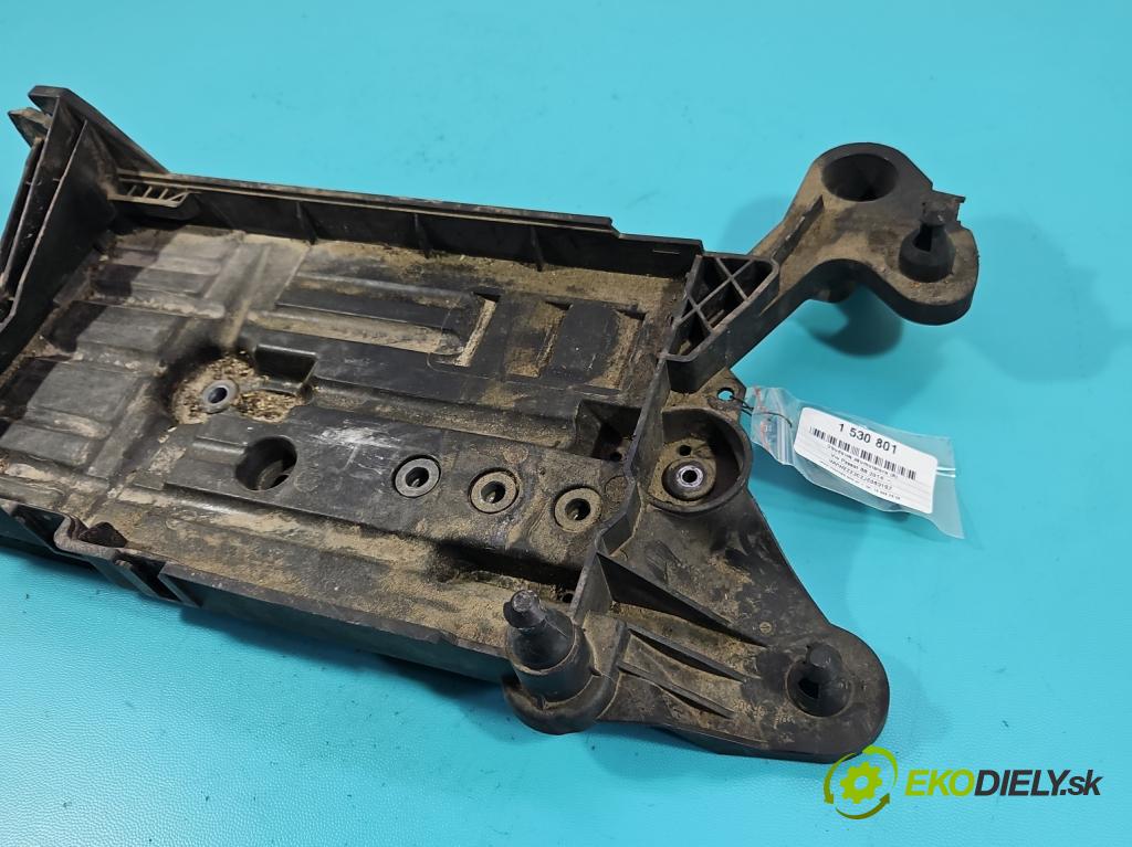 Vw Passat B8 2014 - 1.4 tsi 125 hp manual 92 kW 1395 cm3 4- obal akumulatora 5Q0915321J