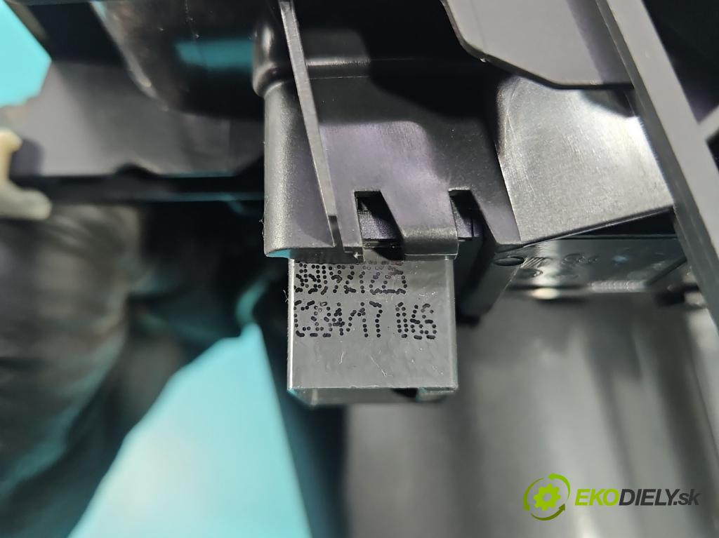 Vw Passat B8 2014 - 1.4 tsi 125 HP manual 92 kW 1395 cm3 4- Rukojeť: na nápoje: 3G0862532B (Držiak (úchyt) na nápoje)