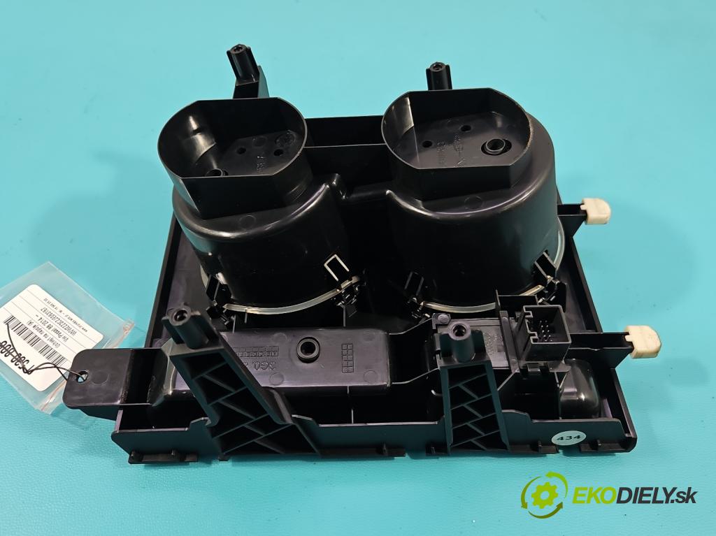 Vw Passat B8 2014 - 1.4 tsi 125 HP manual 92 kW 1395 cm3 4- Rukojeť: na nápoje: 3G0862532B (Držiak (úchyt) na nápoje)