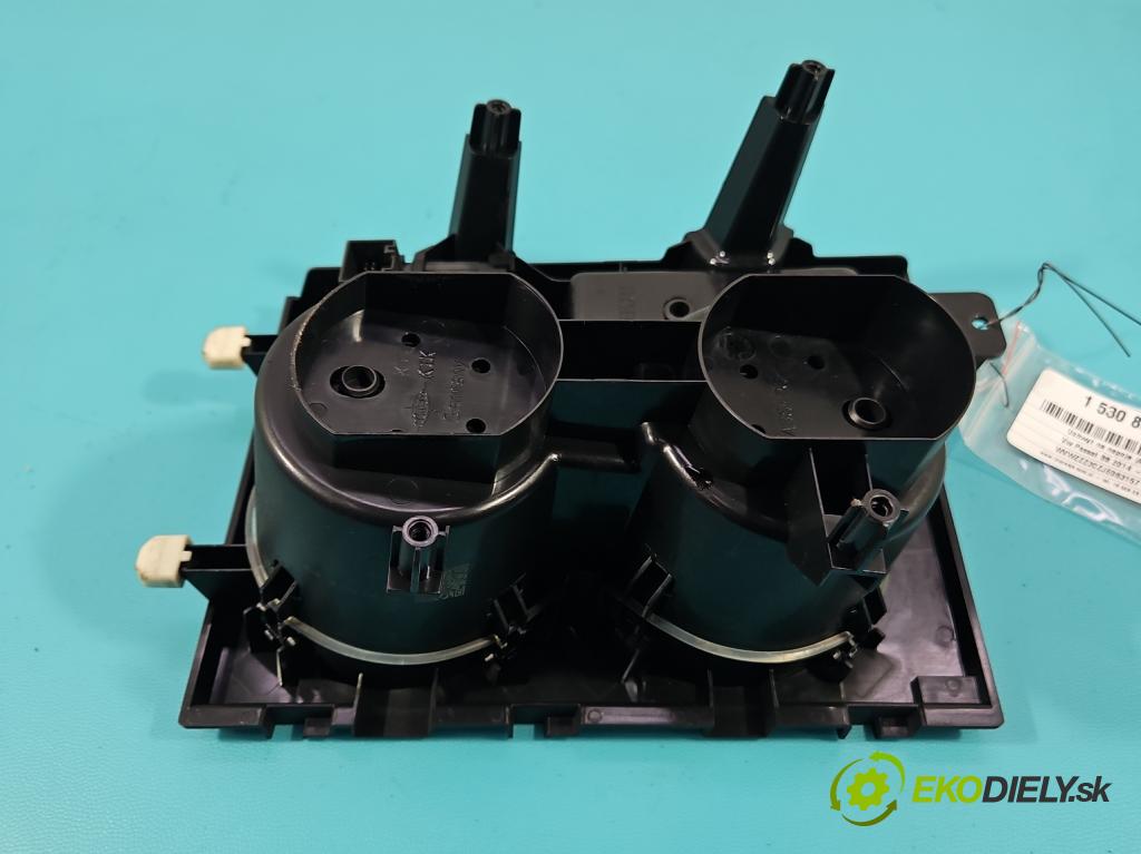 Vw Passat B8 2014 - 1.4 tsi 125 HP manual 92 kW 1395 cm3 4- Rukojeť: na nápoje: 3G0862532B (Držiak (úchyt) na nápoje)