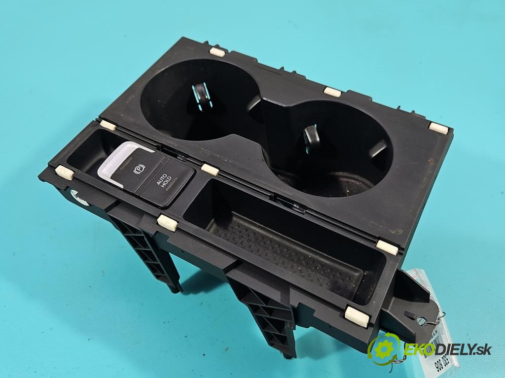 Vw Passat B8 2014 - 1.4 tsi 125 HP manual 92 kW 1395 cm3 4- Rukojeť: na nápoje: 3G0862532B (Držiak (úchyt) na nápoje)