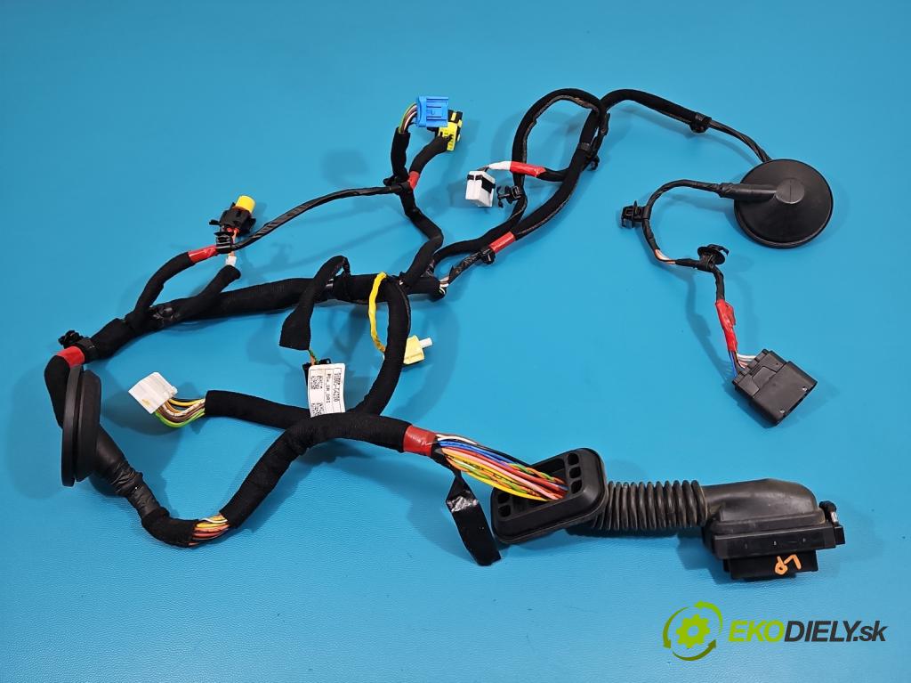 Hyundai I30 III 2016- 1.5 DPI 16V 110 hp manual 80.9 kW 1498 cm3 5- Balíček: dveře přední vlevo 91605-G4290