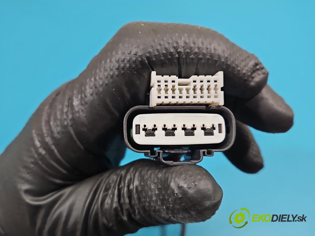 Hyundai I30 III 2016- 1.5 DPI 16V 110 hp manual 80.9 kW 1498 cm3 5- Balíček: dveře přední vlevo 91605-G4290