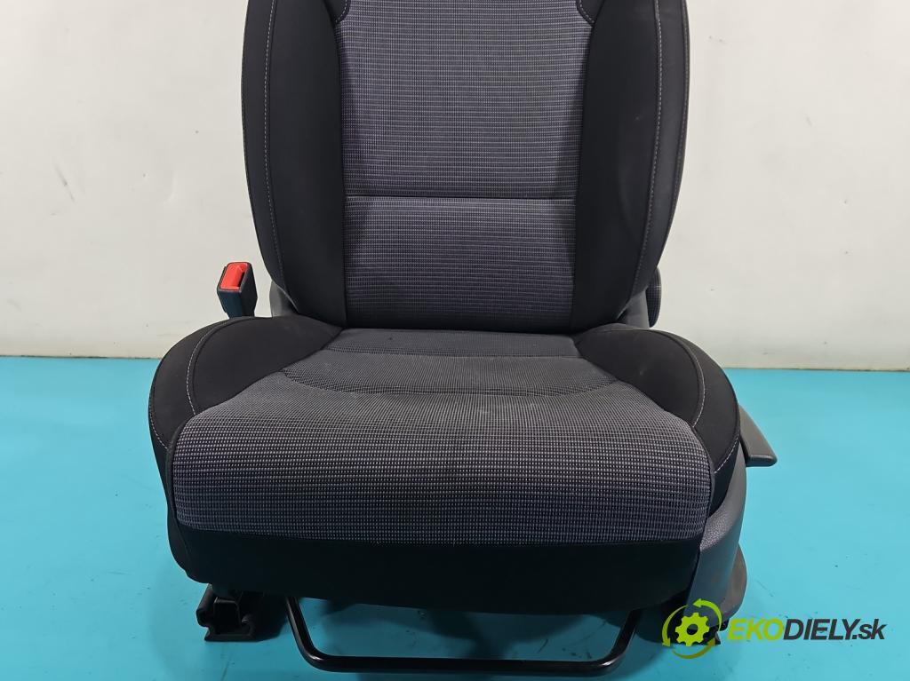 Hyundai I30 III 2016- 1.5 DPI 16V 110 HP manual 80.9 kW 1498 cm3 5- Sedačka ľavý  (Sedadlo)