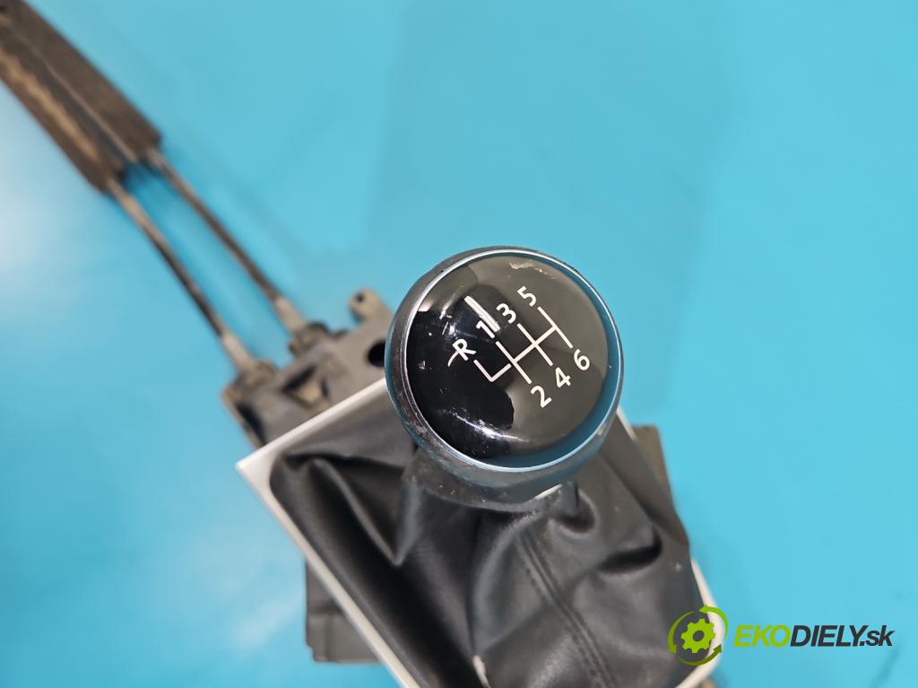 Vw Passat B8 2014 - 1.4 tsi 125 HP manual 92 kW 1395 cm3 4- Páka: Změny: stupeň,rýchlosť  (Rýchlostná páka (kulisa))