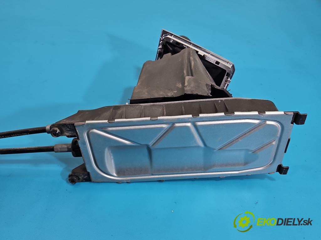 Vw Passat B8 2014 - 1.4 tsi 125 HP manual 92 kW 1395 cm3 4- Páka: Změny: stupeň,rýchlosť  (Rýchlostná páka (kulisa))