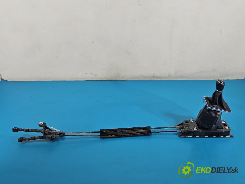 Vw Passat B8 2014 - 1.4 tsi 125 HP manual 92 kW 1395 cm3 4- Páka: Změny: stupeň,rýchlosť  (Rýchlostná páka (kulisa))