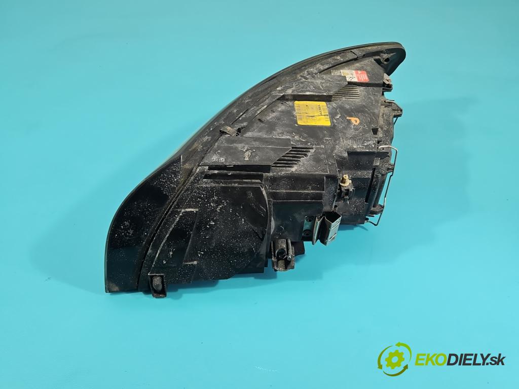 Volvo V50 2.0d 136 HP manual 100 kW 1997 cm3 5- Reflektor: pravý 30698653 (Svetlo predné pravé)