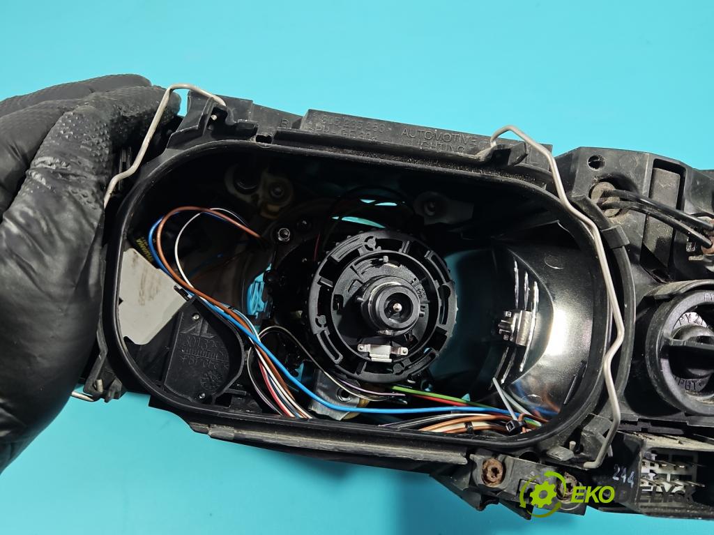 Volvo V50 2.0d 136 HP manual 100 kW 1997 cm3 5- Reflektor: pravý 30698653 (Svetlo predné pravé)