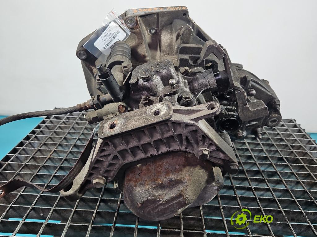 Fiat Punto Grande 1.4 8v 77 HP manual 57 kW 1368 cm3 5- prevodovka stupeň,rýchlosť manual