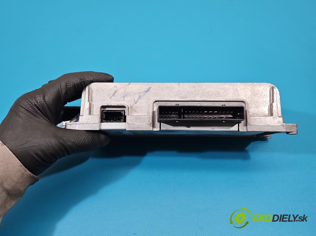 Audi A4 B8 2007-2015 2.0 TDI (CAGA) 143 HP manual 105 kW 1968 cm3 5- Zesilovač: 8T0035223AD (Zosilňovač)