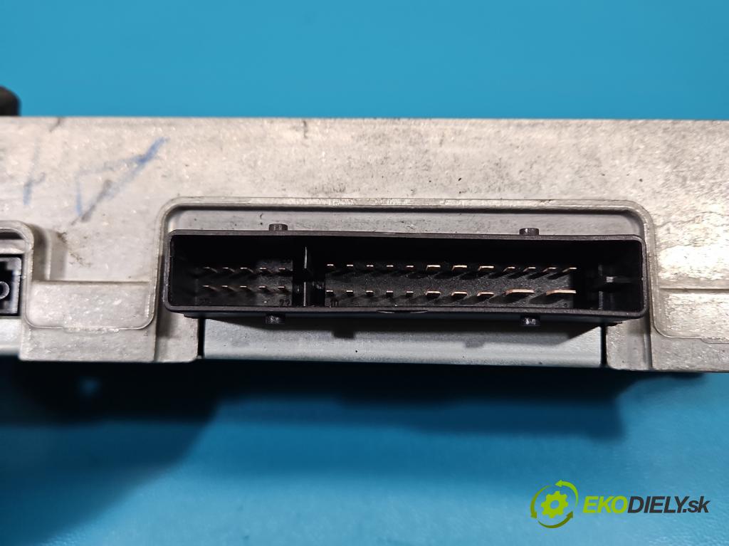 Audi A4 B8 2007-2015 2.0 TDI (CAGA) 143 HP manual 105 kW 1968 cm3 5- Zesilovač: 8T0035223AD (Zosilňovač)