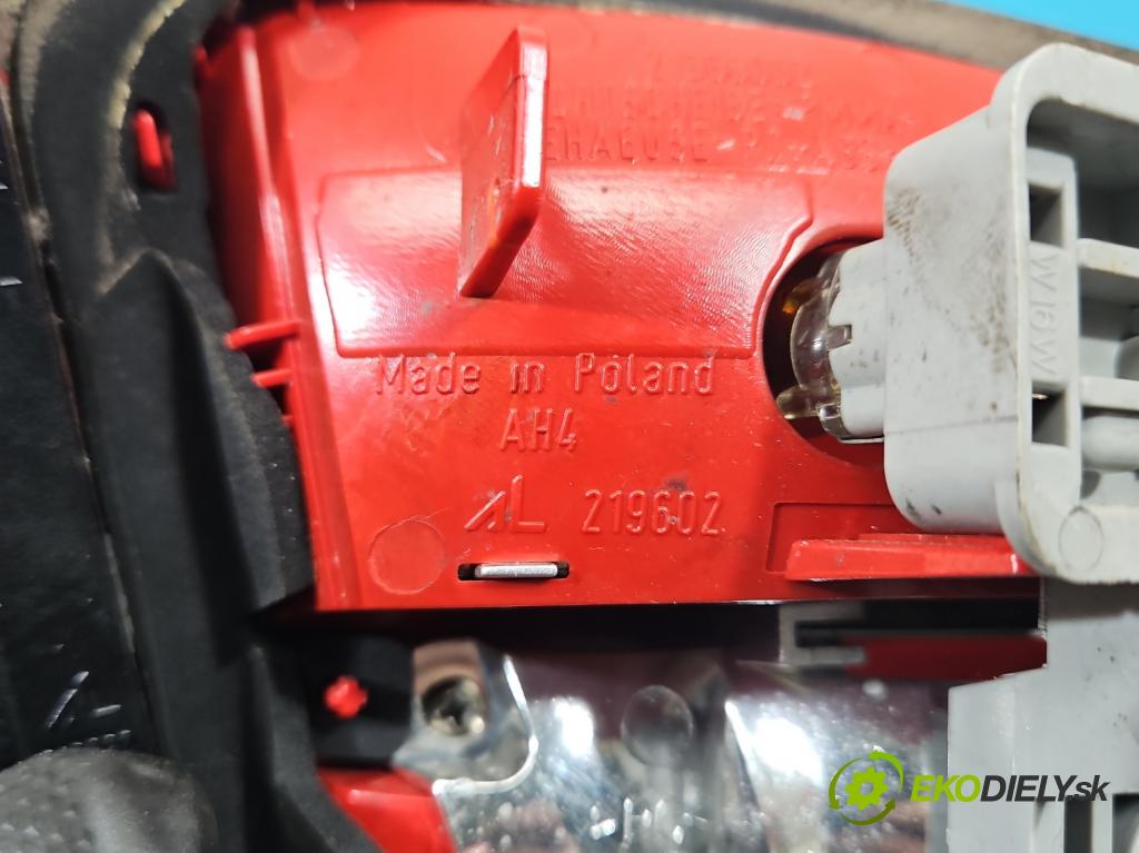 Audi A4 B8 2007-2015 2.0 TDI (CAGA) 143 HP manual 105 kW 1968 cm3 5- svetlo / reflektor zadné pravé 21968002 (Kľučka dverí ostatné)