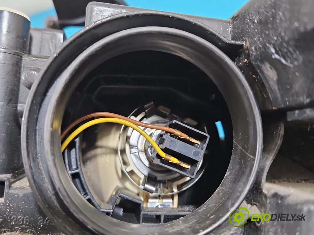 Audi A4 B8 2007-2015 2.0 TDI (CAGA) 143 HP manual 105 kW 1968 cm3 5- Reflektor: pravý 0301240202 (Svetlo predné pravé)