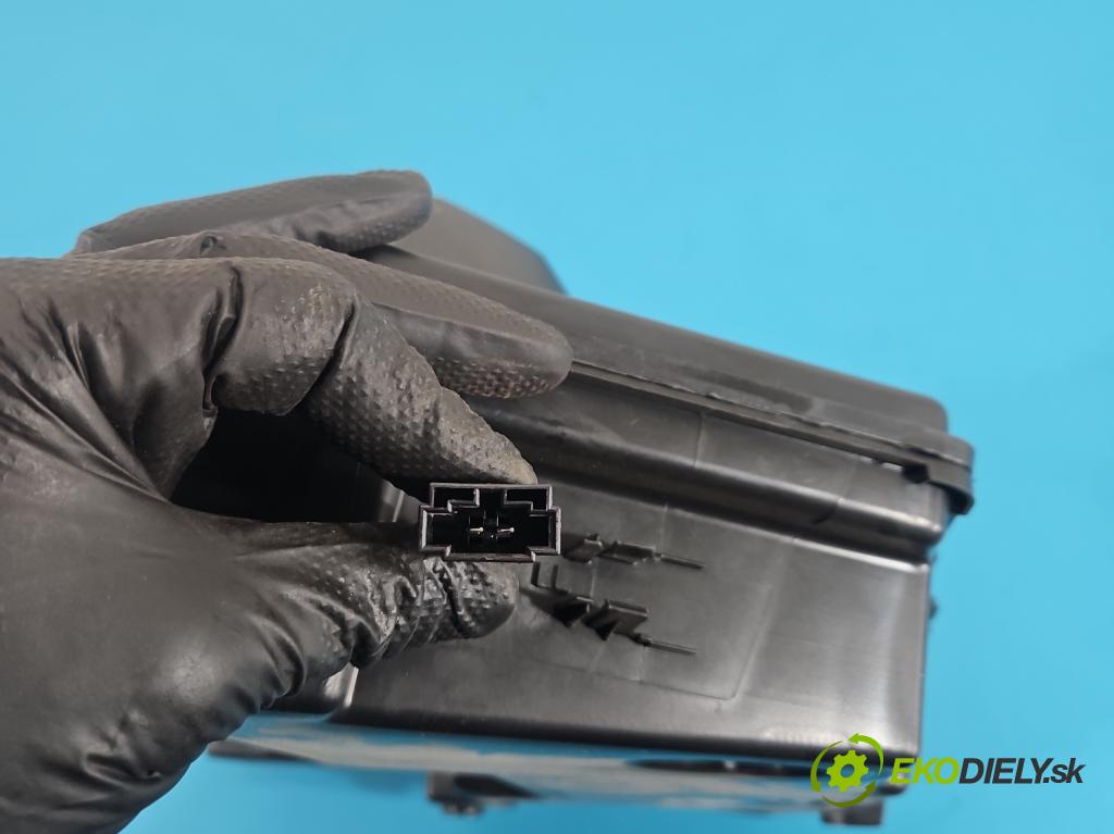 Audi A4 B8 2007-2015 2.0 TDI (CAGA) 143 hp manual 105 kW 1968 cm3 5- Subwoofer: 8K9035382 (Audio zařízení)