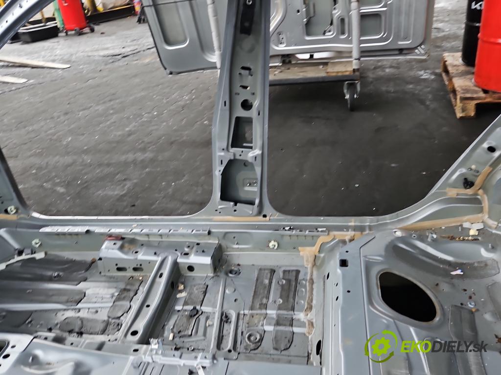 Vw Passat B8 2014 - 1.4 tsi 125 hp manual 92 kW 1395 cm3 4- práh pravý  (Karoserie ostatní)