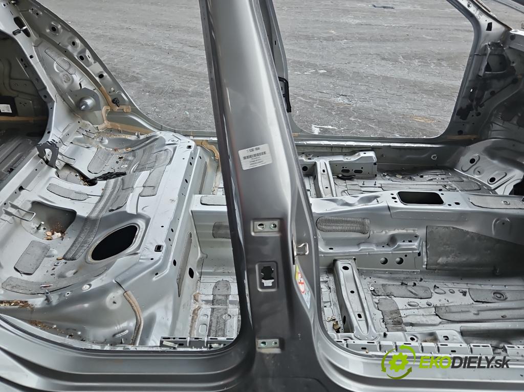 Vw Passat B8 2014 - 1.4 tsi 125 hp manual 92 kW 1395 cm3 4- práh pravý  (Karoserie ostatní)