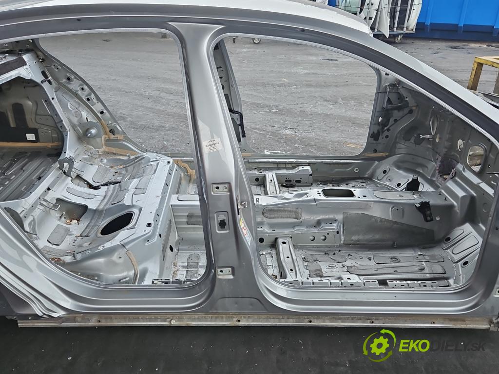 Vw Passat B8 2014 - 1.4 tsi 125 hp manual 92 kW 1395 cm3 4- práh pravý  (Karoserie ostatní)