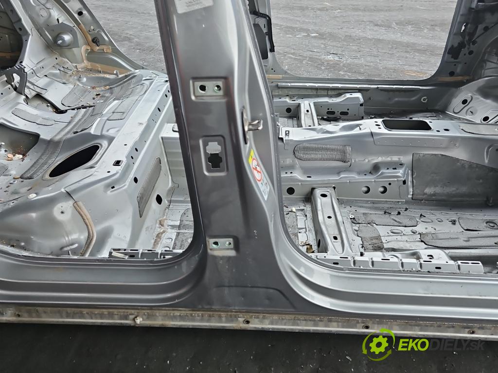 Vw Passat B8 2014 - 1.4 tsi 125 hp manual 92 kW 1395 cm3 4- práh pravý  (Karoserie ostatní)