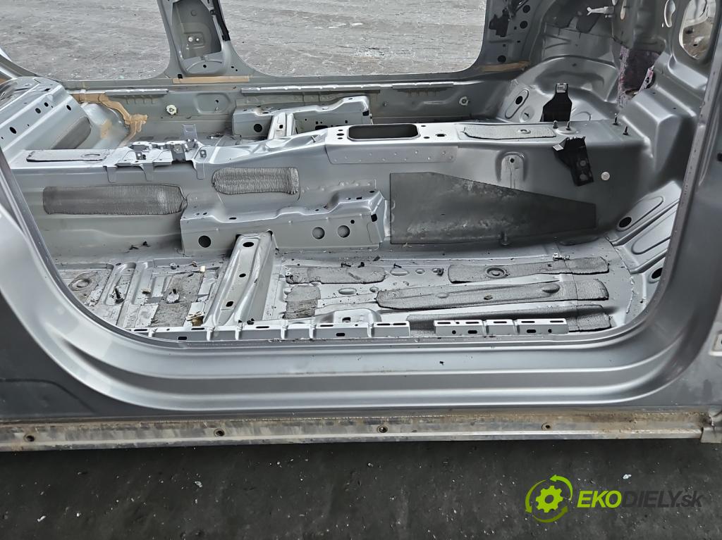 Vw Passat B8 2014 - 1.4 tsi 125 hp manual 92 kW 1395 cm3 4- práh pravý  (Karoserie ostatní)