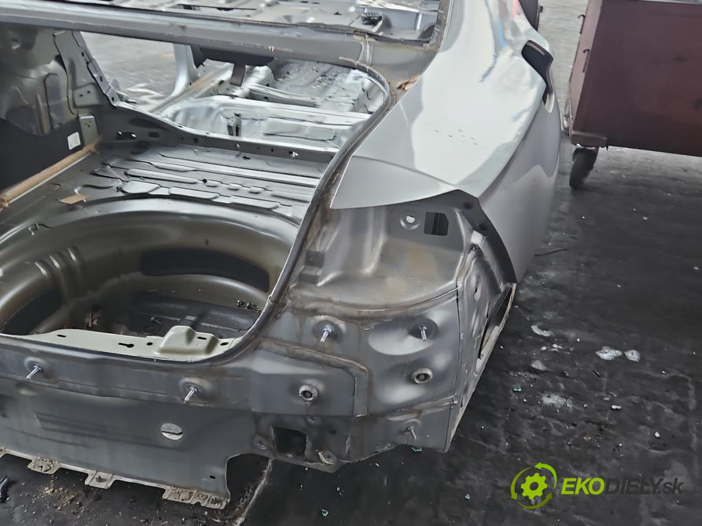 Vw Passat B8 2014 - 1.4 tsi 125 HP manual 92 kW 1395 cm3 4- blatník zadné pravý