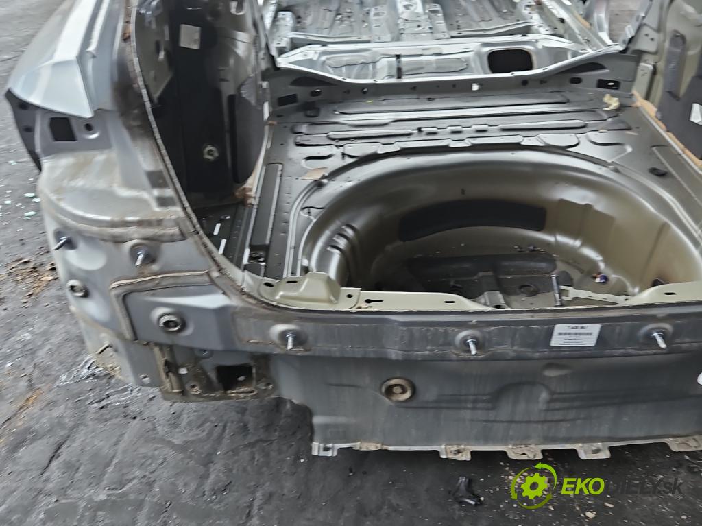 Vw Passat B8 2014 - 1.4 tsi 125 HP manual 92 kW 1395 cm3 4- pas zadní:
