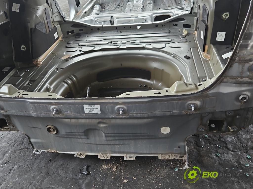 Vw Passat B8 2014 - 1.4 tsi 125 HP manual 92 kW 1395 cm3 4- pas zadní: