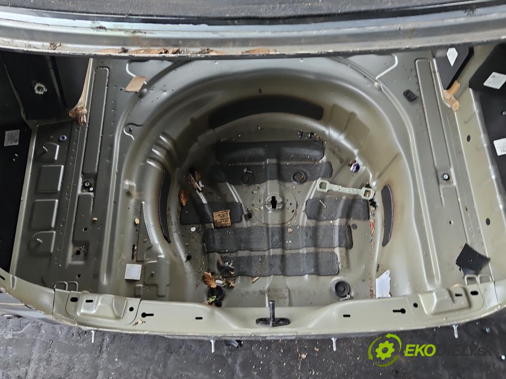 Vw Passat B8 2014 - 1.4 tsi 125 HP manual 92 kW 1395 cm3 4- pas zadní: