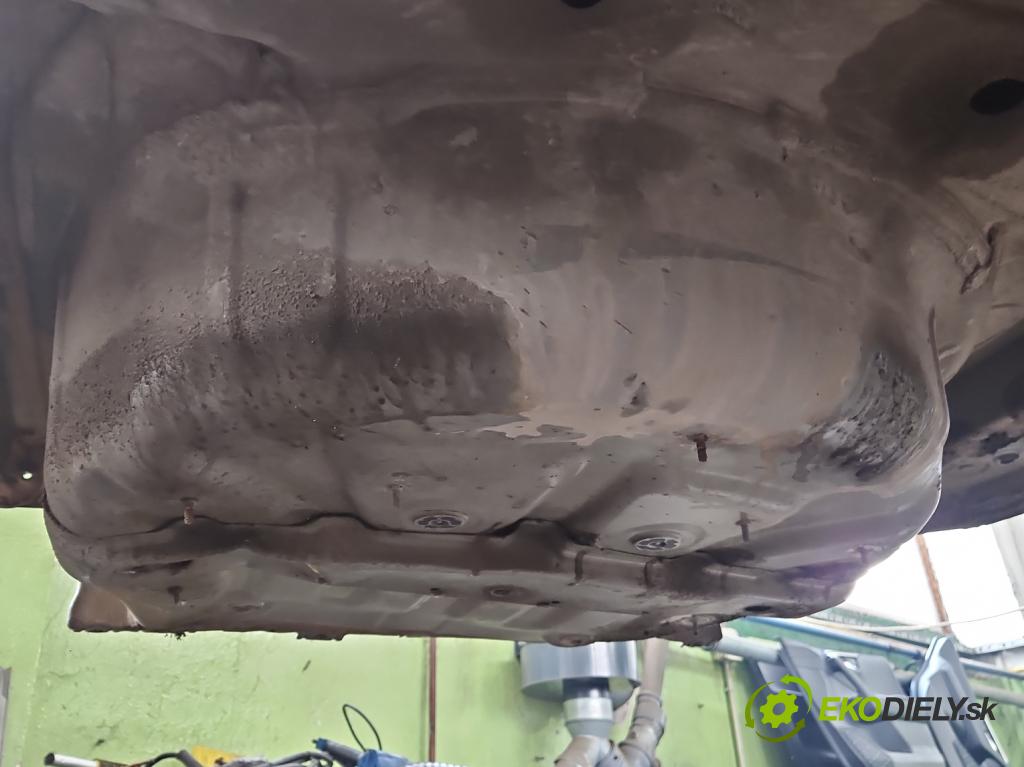 Vw Passat B8 2014 - 1.4 tsi 125 HP manual 92 kW 1395 cm3 4- pas zadní: 