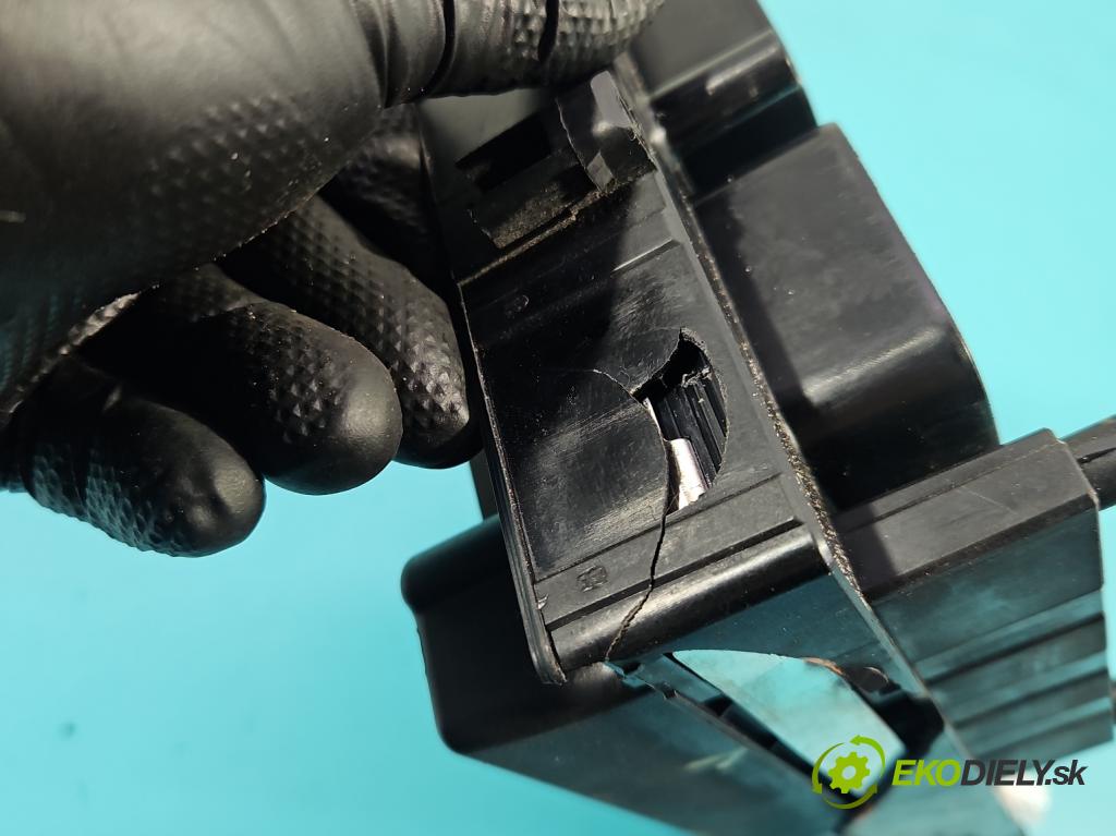 Opel Astra III 2004-2014 1.6 16V 116 hp manual 85 kW 1598 cm3 5- skříňka pojistková 13268301 (Pojistková skříňka)