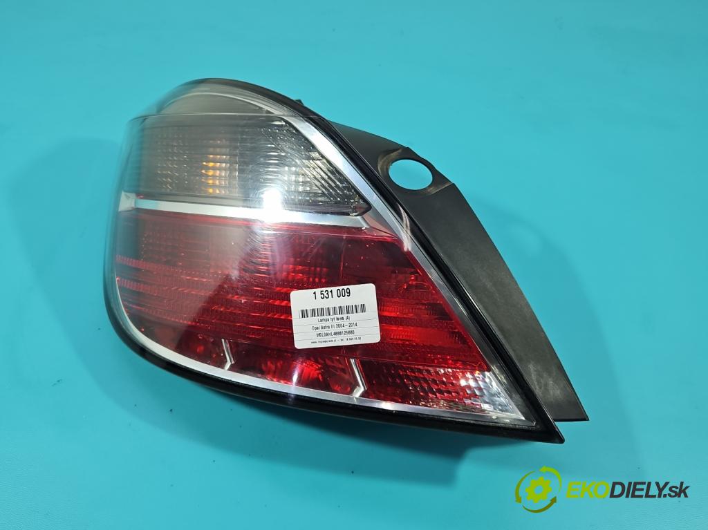 Opel Astra III 2004-2014 1.6 16V 116 HP manual 85 kW 1598 cm3 5- svetlo / reflektor zadné ľavé 495056087 (Kľučka dverí ostatné)