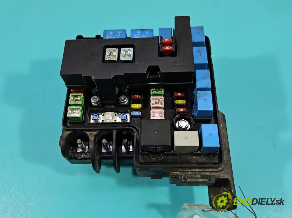 Hyundai I30 I 2007-2012 1.6 crdi 115 hp manual 84.6 kW 1582 cm3 5- skříňka pojistková  (Pojistková skříňka)