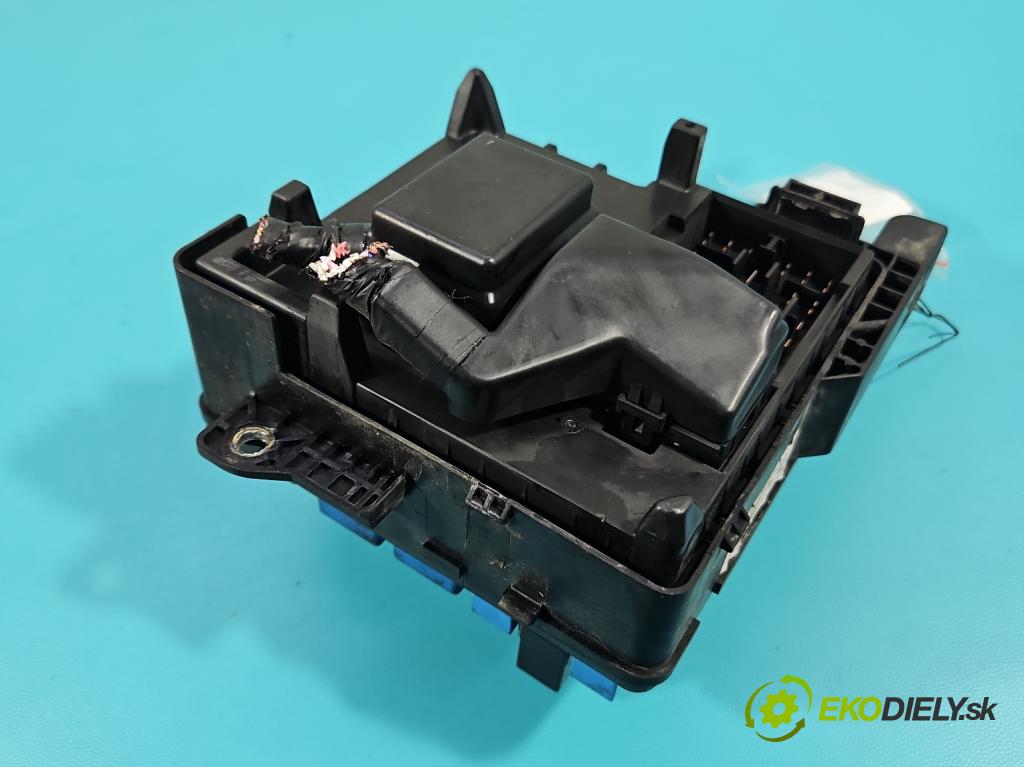Hyundai I30 I 2007-2012 1.6 crdi 115 hp manual 84.6 kW 1582 cm3 5- skříňka pojistková  (Pojistková skříňka)