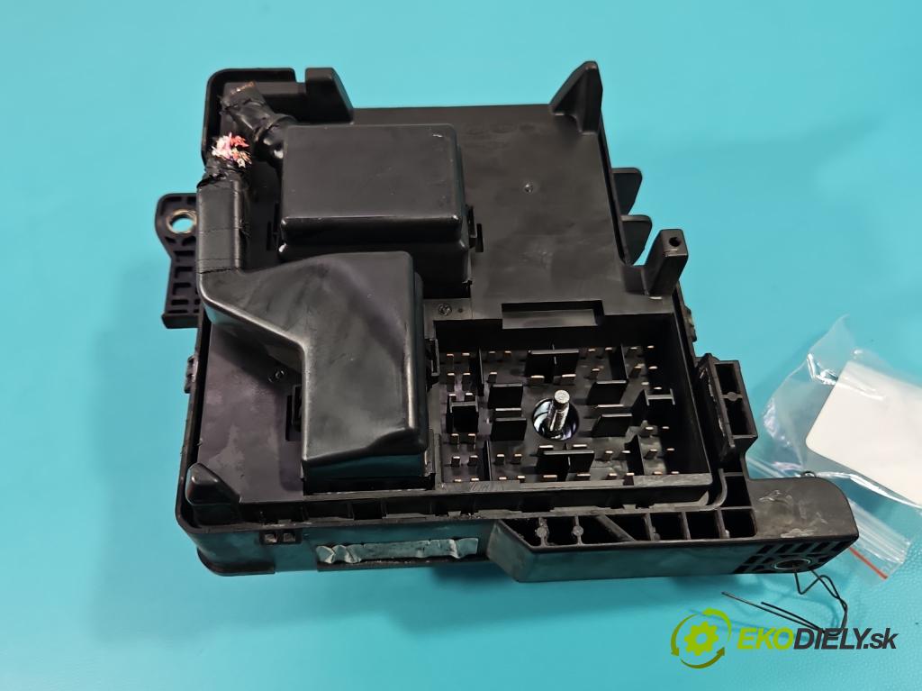 Hyundai I30 I 2007-2012 1.6 crdi 115 hp manual 84.6 kW 1582 cm3 5- skříňka pojistková  (Pojistková skříňka)
